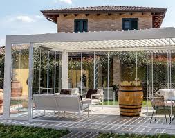 Pergole bioclimatiche con tetto retrattile e orientabile. Scheda Pergolati A Lamelle Alluminio Toscana Vivere Il Fuori