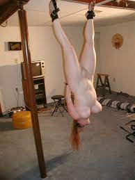 UPSIDE DOWN NAKED GIRL - 63 photos