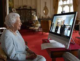 Die wird dieses jahr allerdings durch eine kleine zeremonie auf schloss windsor ersetzt. The Queen Continues To Make History With Virtual Meetings At Windsor Castle Vanity Fair