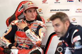 Sıradan başladığı yarışı kazanarak bu sezonki ilk galibiyetini elde etti. Marc Marquez Konnte Vor Zwei Wochen Noch Kein Glas Wasser Heben