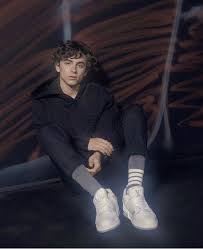 Okay Timmy Also This Fit Is From Paris Fashion Week Last March And This Week Is Ny Fashion Week So U Get The Conn Timothee Chalamet Beautiful Boys Timmy T