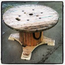 Table Made Out A Discarded Wire Spool 1001 Pallets Spool Tables Wood Spool Wire Spool
