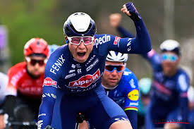 Jasper philipsen vince tra cadute e fairplay. Jasper Philipsen On Twitter Amazing Feeling When You Can Finish Off A Great Lead Out Sp21