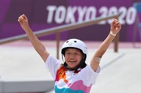 西矢椛（日语： 西矢 椛 ／ にしや もみじ nishiya momiji ，2007年8月30日 － ） ，日本女子滑板運動員。 2021年7月26日，她代表日本参加2020年夏季奥林匹克运动会 滑板比赛，在女子街式赛中夺得金牌， 以13岁又330天之齡成為日本最年轻的奥林匹克运动会金牌得主， 亦是史上第三年輕的奧林匹克運動會. Qwldquhpnfeasm