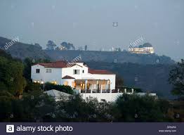 Die errichtung von 25 wohngebäuden in hilden im letzten jahr ist ein wichtiger beleg für den anwachsenden zustrom von bewohnern. Hollywood Hills House Stockfotos Und Bilder Kaufen Alamy
