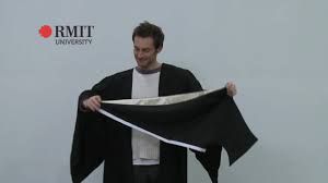 How To Wear A Bachelor Hood Rmit University Youtube