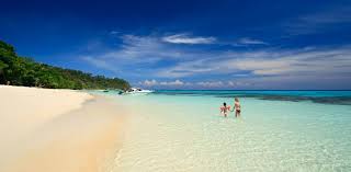 At the south of koh lanta's main island (koh lanta yai), the slightly curved sands are protected by large headlands and the background is rugged forest. Koh Phi Phi To Koh Lanta Go By Ferry Or Speedboat 2021