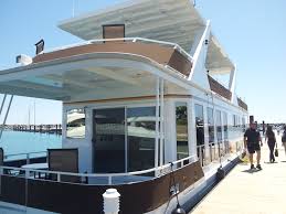 *warning bad kiwi language* filmed at lake lyndon in new zealand. Houseboats Houseboat Living Discover Boating
