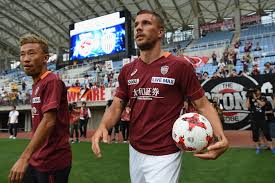Lukas podolski is 35 years old (04/06/1985) and he is 182cm tall. You Don T Do Something Like That Lukas Podolski Hits Out At Arsenal