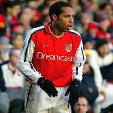 Thierry Henry - Arsenal Legend 🔥 ⠀ Henry com a lendária camisa do Arsenal  da Nike, da temporada 2000/01. Um verdadeiro clássico da época! Essa camisa  icônica será lançada em breve aqui