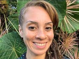 Jennifer Bragg's Instagram, Twitter & Facebook