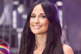 Потрясающий голос, гитара, блестящее платье, ковбойские. Kacey Musgraves Loves Lancome S Iconic Juicy Tubes As Much As You Do Allure