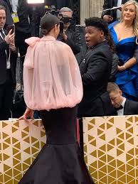 À la suite de la faillite de l'agence, balfe et les autres mannequins perdent la totalité de l'argent gagné au cours de ces périodes au profit des bailleurs de fonds. Caitriona Balfe On Twitter