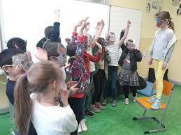 Die reutersbrunnenschule sucht dringend einen schülerlotsen für den übergang fürther straße / willstraße. Mini Musical Villa Spooky