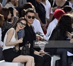 Từ năm 2018, cặp đôi nhiều lần dính tin đồn hôn nhân rạn nứt. Huá»³nh Hiá»ƒu Minh Va Angela Baby Tinh Tá»© á»Ÿ Show Givenchy