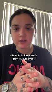Etta Davis Eyes