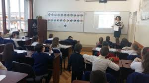 Vacanța de primăvară, care va avea loc între 20 aprilie și programul naţional „şcoala altfel are o durată de 5 zile consecutive lucrătoare în timpul anului şcolar şi poate fi derulat până pe data de 31 mai 2019, pe. Anul Scolar 2018 2019 Incepe In 10 Septembrie Cand Sunt Programate VacanÅ£ele Si NoutÄƒÅ£i Pentru Elevi Alba24