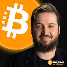 Amanda Fabiano's Instagram, Twitter & Facebook