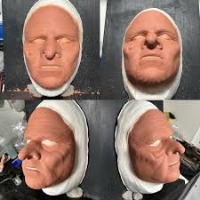 This is the last part of the goblin/gnome/dwarf makeup process pictures I  wanted to share! Following the scan, print, and molding of the model  (@seladepsoh) I sculpted the character according to designs