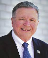 Larry Kettle's Instagram, Twitter & Facebook