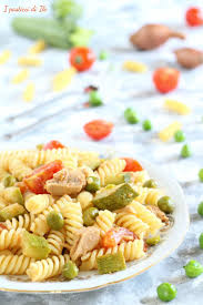 Sminuzzate il tonno e mettetelo. Pasta Con Tonno E Verdure Un Primo Piatto A Base Di Verdure Colorate E Fresche Saltate In Padella Con L Aggiunta Di Tonn Ricette Cibo Etnico Idee Alimentari