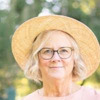 Leann Stanton's Instagram, Twitter & Facebook