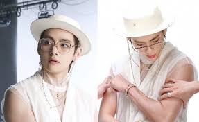 Taehyung selca, jimin jungkook, namjoon, bts aesthetic pictures, kpop, album bts. Bts Kim Taehyung Shows Off His Physique And Arm Muscles While Working Out