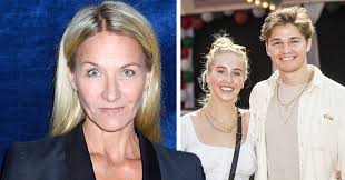• just trying to get the hang of it. Kristin Kaspersen Om Relationen Till Peg Parneviks Deras Arliga Ord Podcasts Dotter Relation