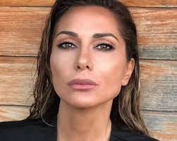 Ακούγεται παράξενο, αλλά η σχέση του ντέμη νικολαΐδη και της δέσποινας βανδή ξεκίνησε για τα περιοδικά και τα. Video Despoina Bandh 3ekinhse Na Tragoydaei 3ana Poy 8a Thn Akoyseis