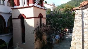 Το μοναστήρι, αρχιτεκτονικά, είναι πολύ εντυπωσιακό, επισης, αν γνωρίζει κανεις την ιστορία του οσιου δαυίδ ή του γέροντα ιάκωβου τσαλίκη που έζηςαν εκεί θα μπορεσει να δει το μερος με άλλο μάτι. Monh Osioy Dayid Stis Robies Eisodos Eikona Toy Monh Osioy Dayid Robies Tripadvisor