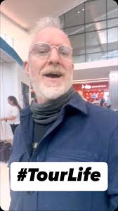 Chris Barron Solo Shows A jaunty evening of repartee, guitar playing,  singing, and song. DEC 15 FRI Iridium @ 8:30pm New York City DEC 16 SAT The  SunnyBrook Ballroom @ 7:00pm Pottstown,