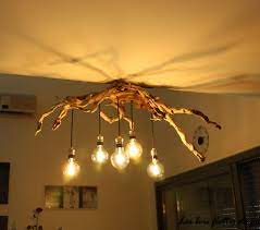 5 branches entrelacées sur lesquelles sont fixées 4 ampoules. Lustre Plafonnier En Bois Flotte Lustre En Bois Flotte Lustre Bois Luminaires Rustiques