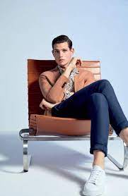 Instead have them take a knee or squat. 27 Best Male Model Poses For Photoshoots Sunny 16