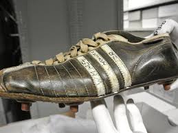 Alle informationen über unseren gründer adi dassler und die entwicklung von adidas zu einem der wichtigsten. Im Adidas Archiv Werden Sammlertraume Wahr Herzogenaurach Nordbayern
