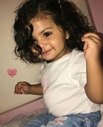 Una mujer puede volver diez, veinte, treinta veces con el desgraciado que  le rompió el corazón 💔. Pero nunca jamás con la que le hizo mal las uñas  💅 o el pelo 💇‍♀️