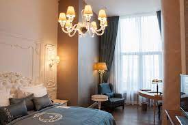 chandelier wall lamp table lamp and floor lamp used together for a total bedroom lighting avize asma lamba aydinlatma tasarimi yatak odasi aydinlatma