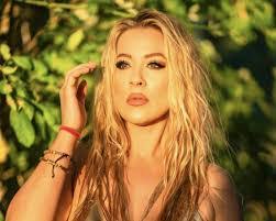 Sarah Wyckoff's Instagram, Twitter & Facebook