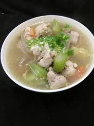 Masukkan potongan ayam ke dalam panci. Resipi Sup Thai Seperti Kedai Tom Yam Ada Telur Dadar Nasi Panas Ngam Pa Ma
