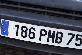 Les vôtres peuvent être abîmées, tordues ou illisibles : Plaque D Immatriculation Ce Que Vous Pouvez Faire Ou Pas