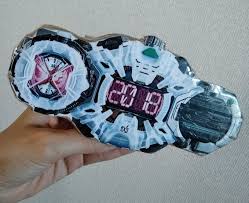 ごっこ遊びにあると嬉しい 変身ベルト 正式名称はジクウドライバーっていうらしいけど 仮面ライダービルドやエグゼイド ゴーストの時に引き続き ジオウのベルトも工作してみました 雑誌の付録っぽくなっちゃったけど ちゃ 仮面ライダー 変身 ベルト