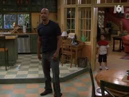 Ma famille d abord 2x16 une table pour deux partie 1. Ma Famille D Abord 4x05 La Phalange Du Singe Saison 4 Video Dailymotion
