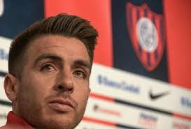 En este partido el jugador xeneise julio buffarini desató la furia de sus rivales al ejecutar un centro de rabona. Buffarini Se Despidio De Los Hinchas De San Lorenzo