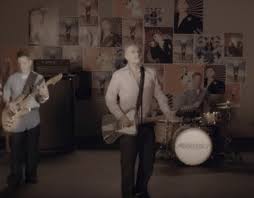 Boulevard easy guitar chords and lyrics by dan byrd. Brooklynvegan On Twitter Watch Morrissey Pretend To Play Guitar In The Video For His Cover Of The Pretenders Back On The Chain Gang Https T Co Q54bmmdfwf Https T Co F3iqvrkhtk
