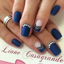 Esta propuesta te demuestra que el negro no es el único color elegante. Las Mejores 12 Ideas De Unas Color Azul Marino Manicura De Unas Unas Color Azul Unas Azules