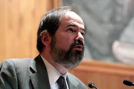 Juan Villoro, el maestro de la dispersión total: "La realidad ocurre al  menos dos veces" ~ Revista Carátula