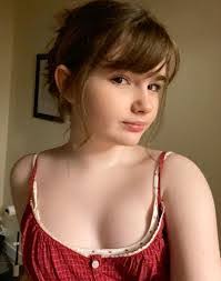 Isabel Russell's Instagram, Twitter & Facebook