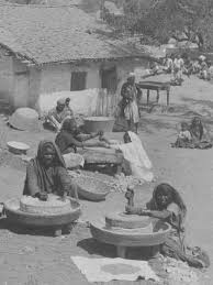 Traditional life in India— Women grinding at the mills. Photograph circa 1902. #history #india