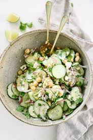 Esta Simples Salada De Pepino Com Vinagrete De Limao E Um Acompanhamento Perfeito E Facil En 2020 Idee Recette Barbecue Salade Pour Barbecue Recettes De Cuisine