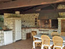 La Cuisine D Ete De La Location De Vacances Villa A Antibes Alpes Maritimes Photo 8474 Credits M Maison En Provence Cuisine Exterieure Moderne Credit Maison