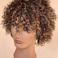 Celebrating Curls 💕 Thankful for my friend @muchlovemahogany who brought  me to the light- teaching me “sometimes frizz can be your friend” I am  forever grateful for the chance to always LEARN